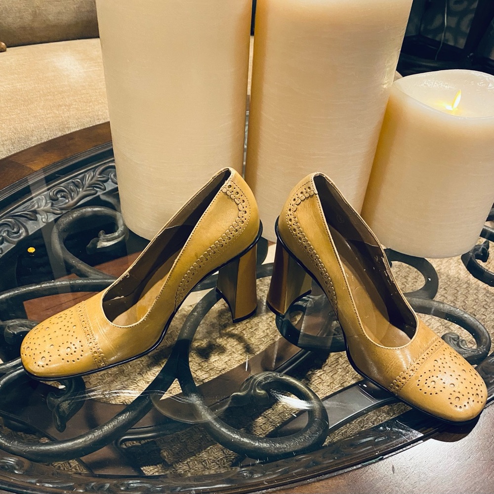 Nine West Oxford style, block heel pump